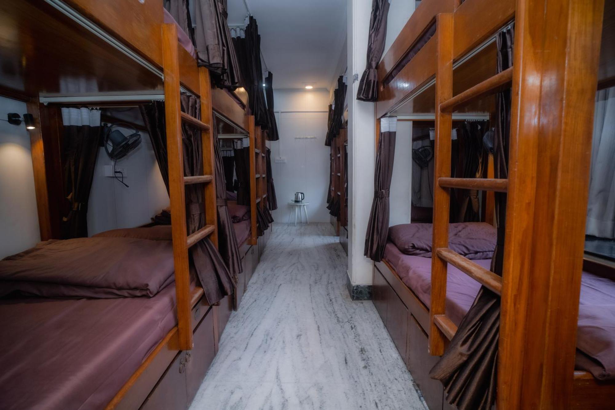 Pearl Courtyard Dormitory Варанаси Экстерьер фото