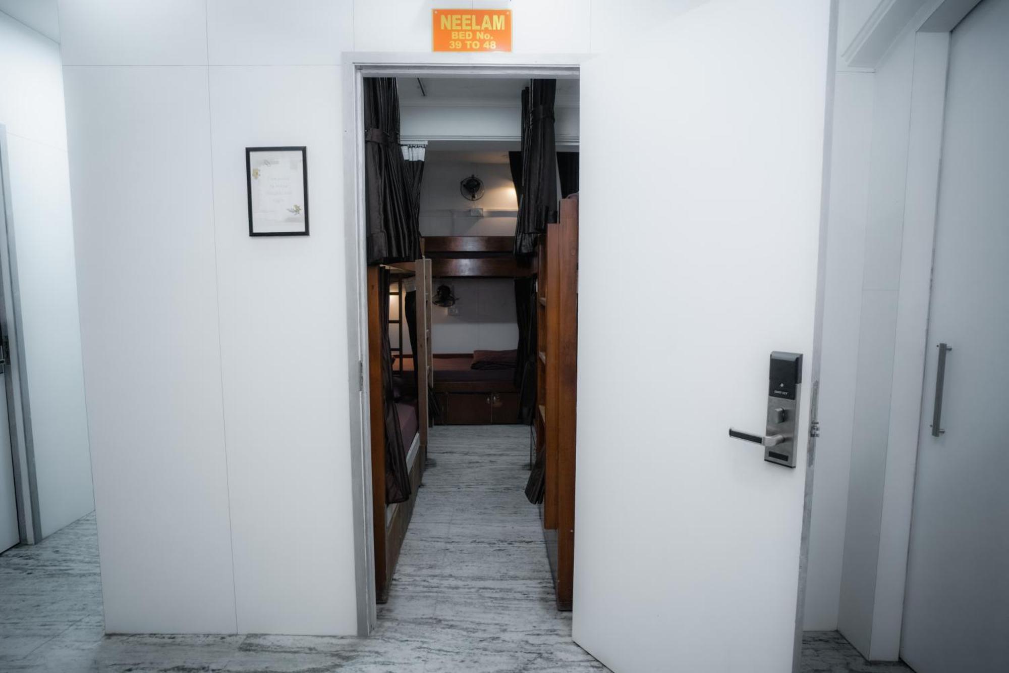 Pearl Courtyard Dormitory Варанаси Экстерьер фото