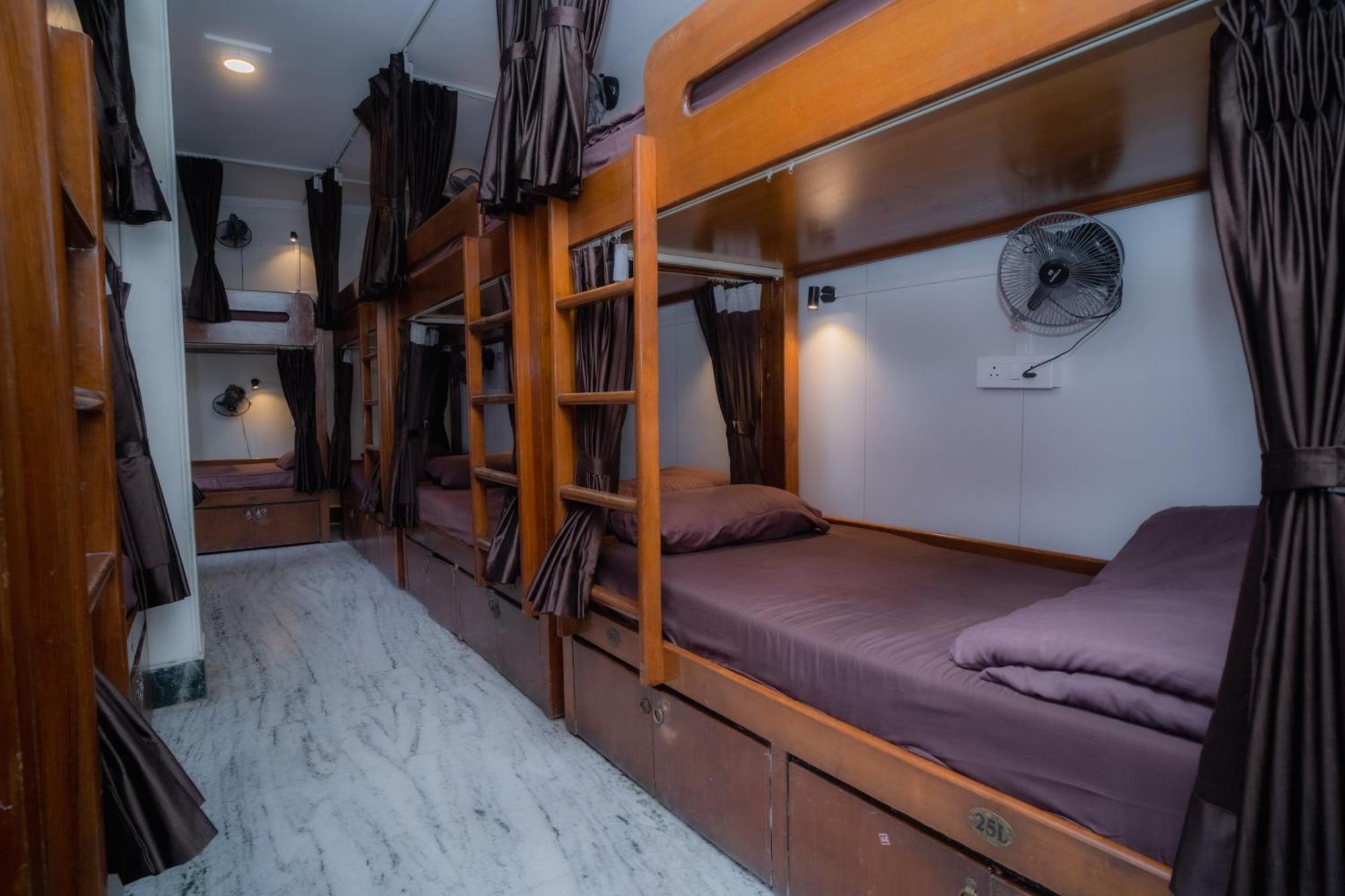Pearl Courtyard Dormitory Варанаси Экстерьер фото