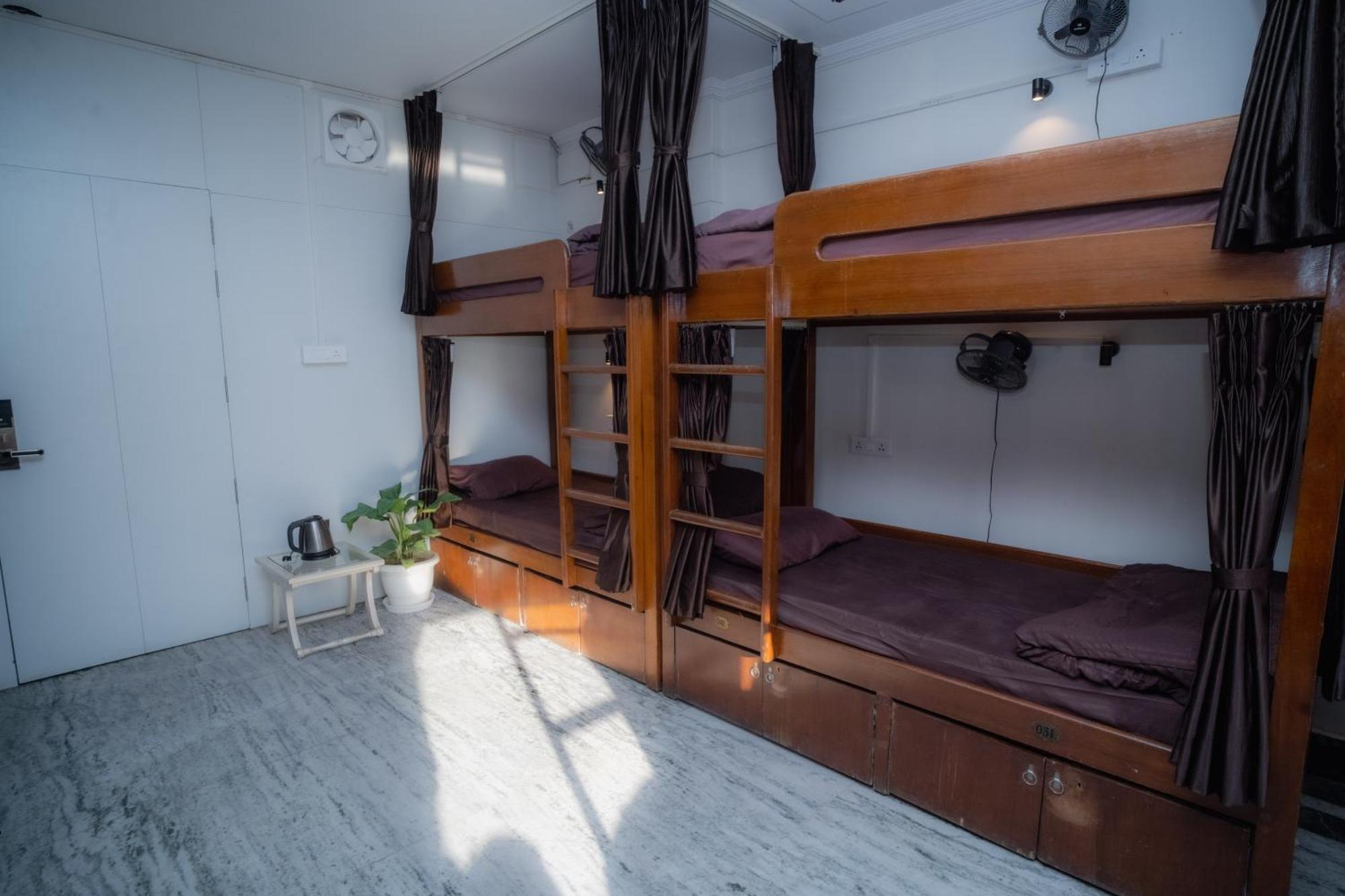 Pearl Courtyard Dormitory Варанаси Экстерьер фото