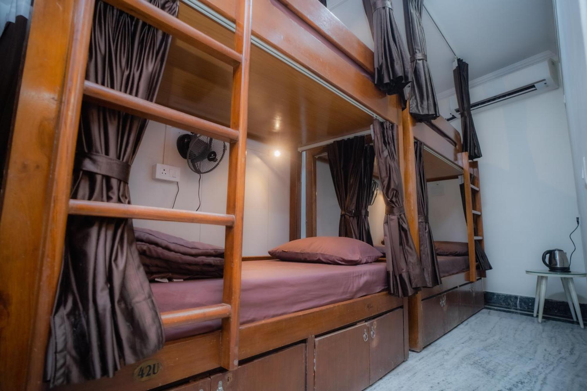 Pearl Courtyard Dormitory Варанаси Экстерьер фото